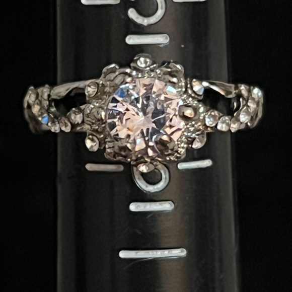 Vintage Sterling Silver and Cubic Zirconia Ring - Size 5.5 - Intricate Filigree - Picture 7 of 7
